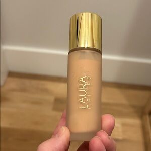Laura Geller Double Take Liquid Foundation 
Color: light